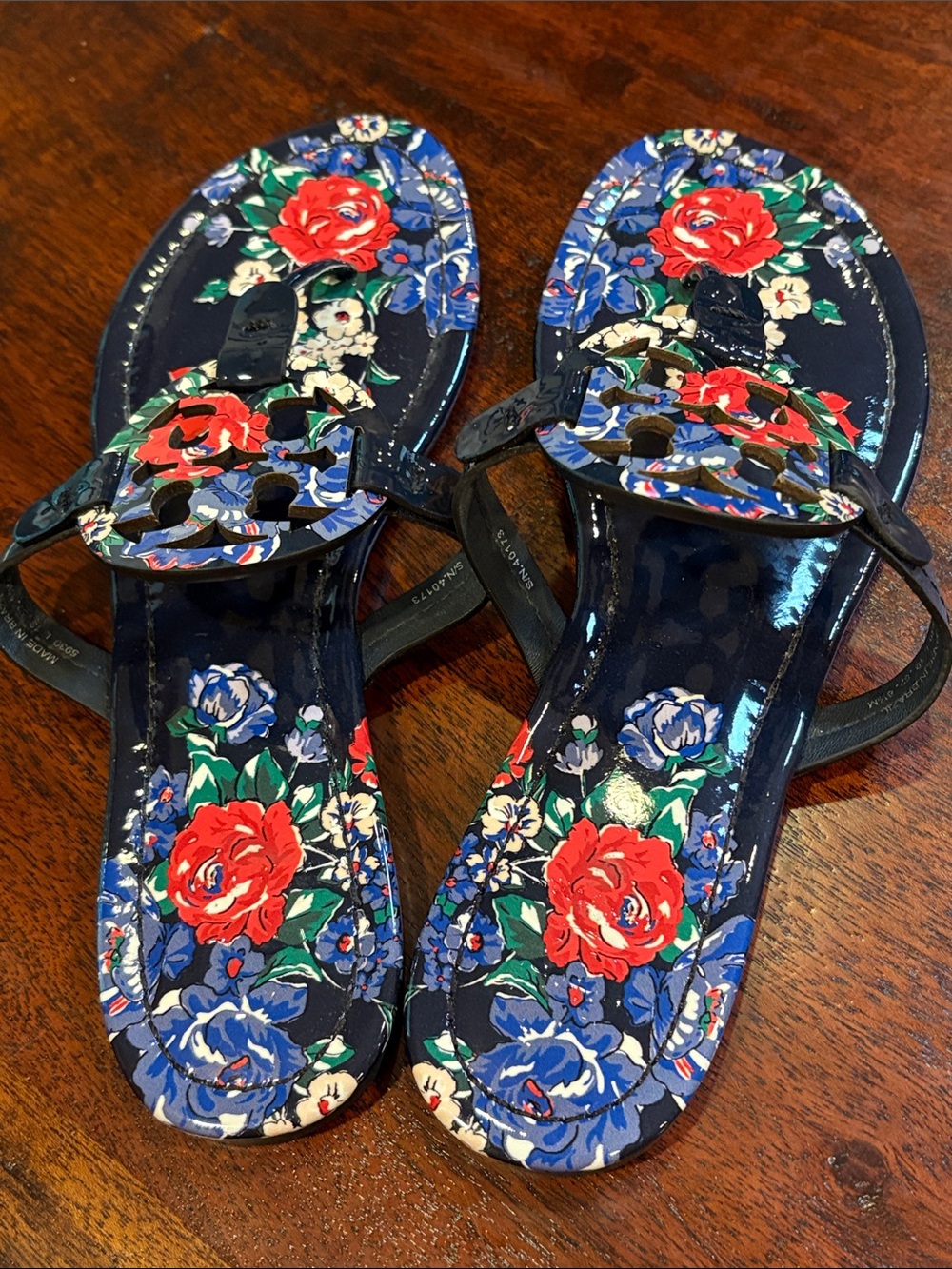 Tory Burch Miller Sandals Navy Floral Patent Leather size 8.5 - Picture 2 of 7